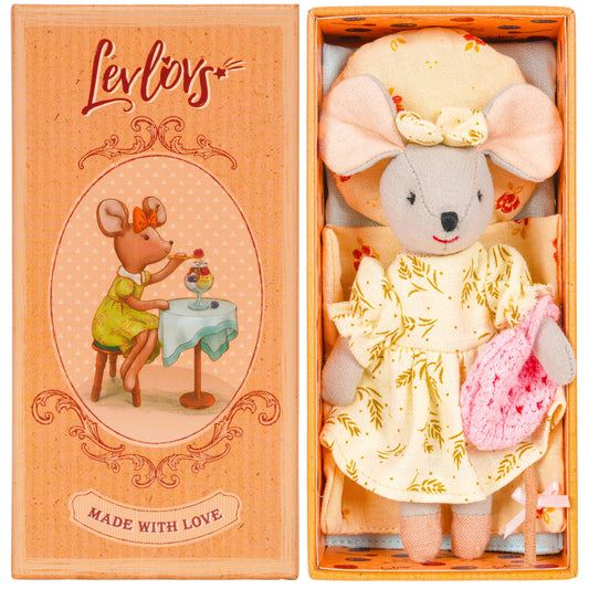 Mouse and Wild Berry Dessert - Levlovs