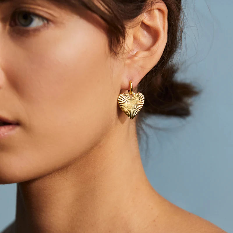 Small Ribbed Heart of Gold Huggies - Hart Jewelry
