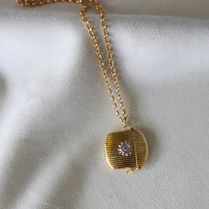 Ribbed Vesta Case Necklace - Hart Jewelry