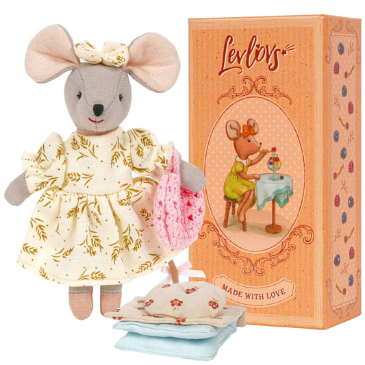 Mouse and Wild Berry Dessert - Levlovs
