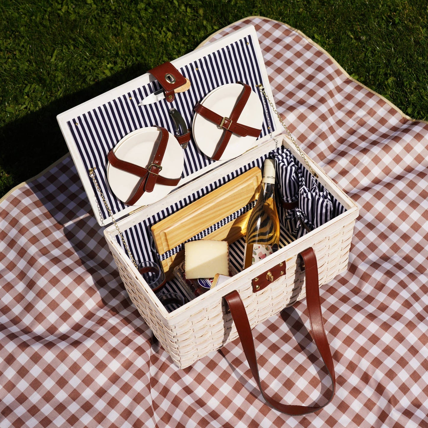 Tahoe Picnic Basket Set for Four in Cream