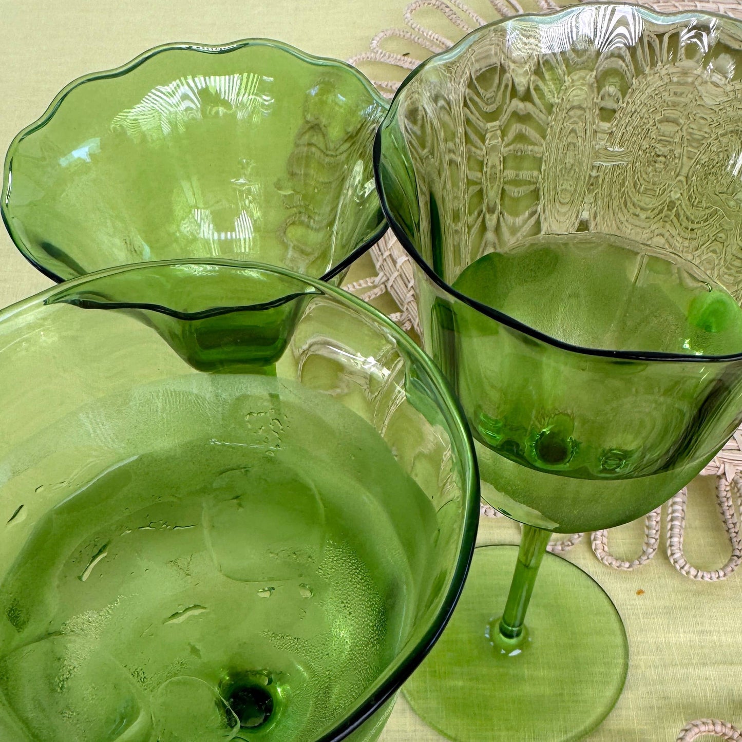 Lily Green Wines Glass Set (set of 4)
