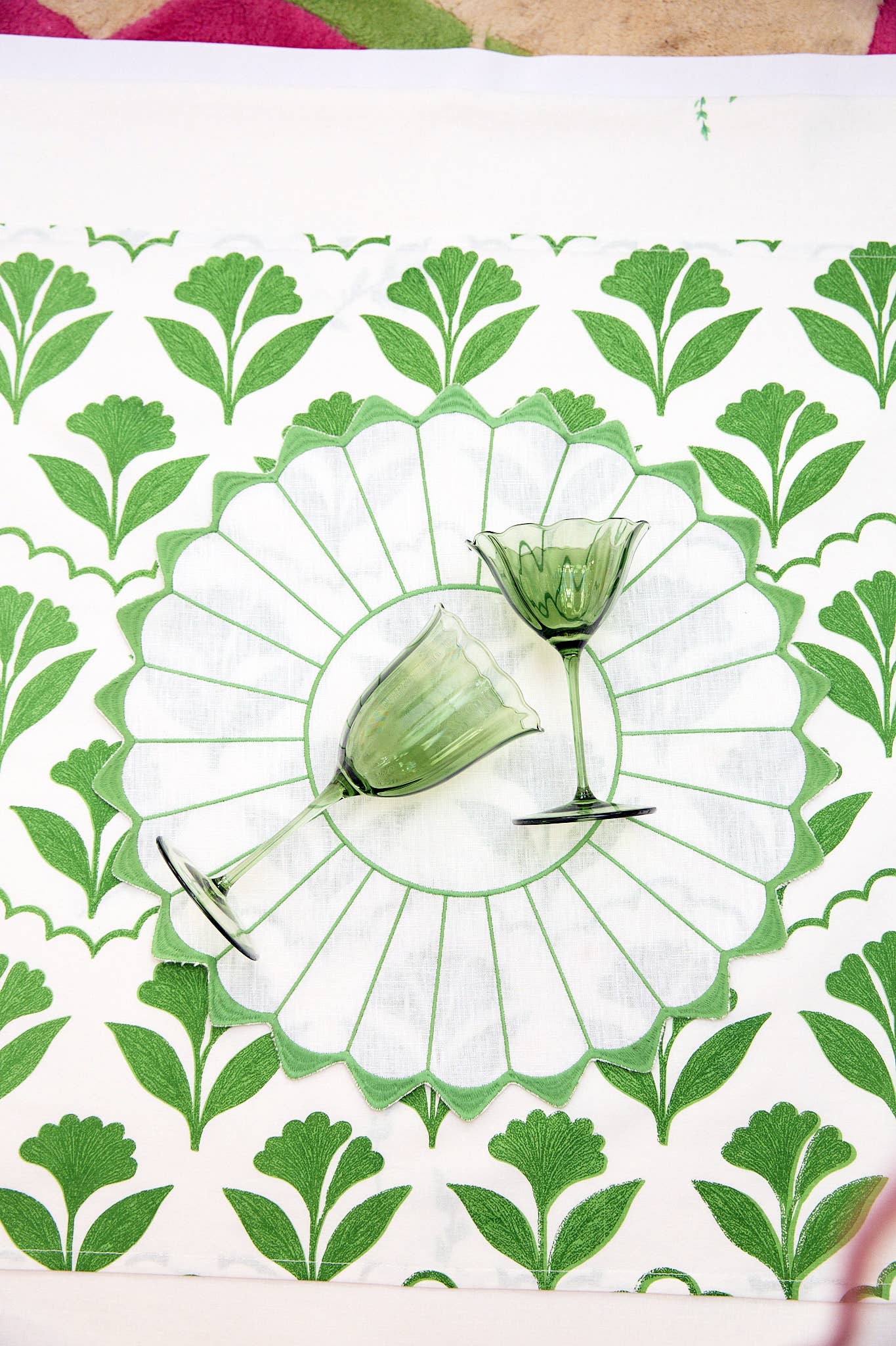 Lily Green Wines Glass Set (set of 4)