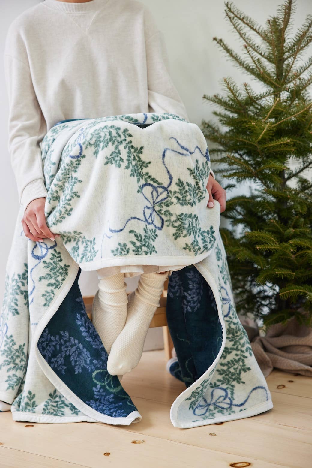 Boxwood Wreaths Blanket - Chappywrap