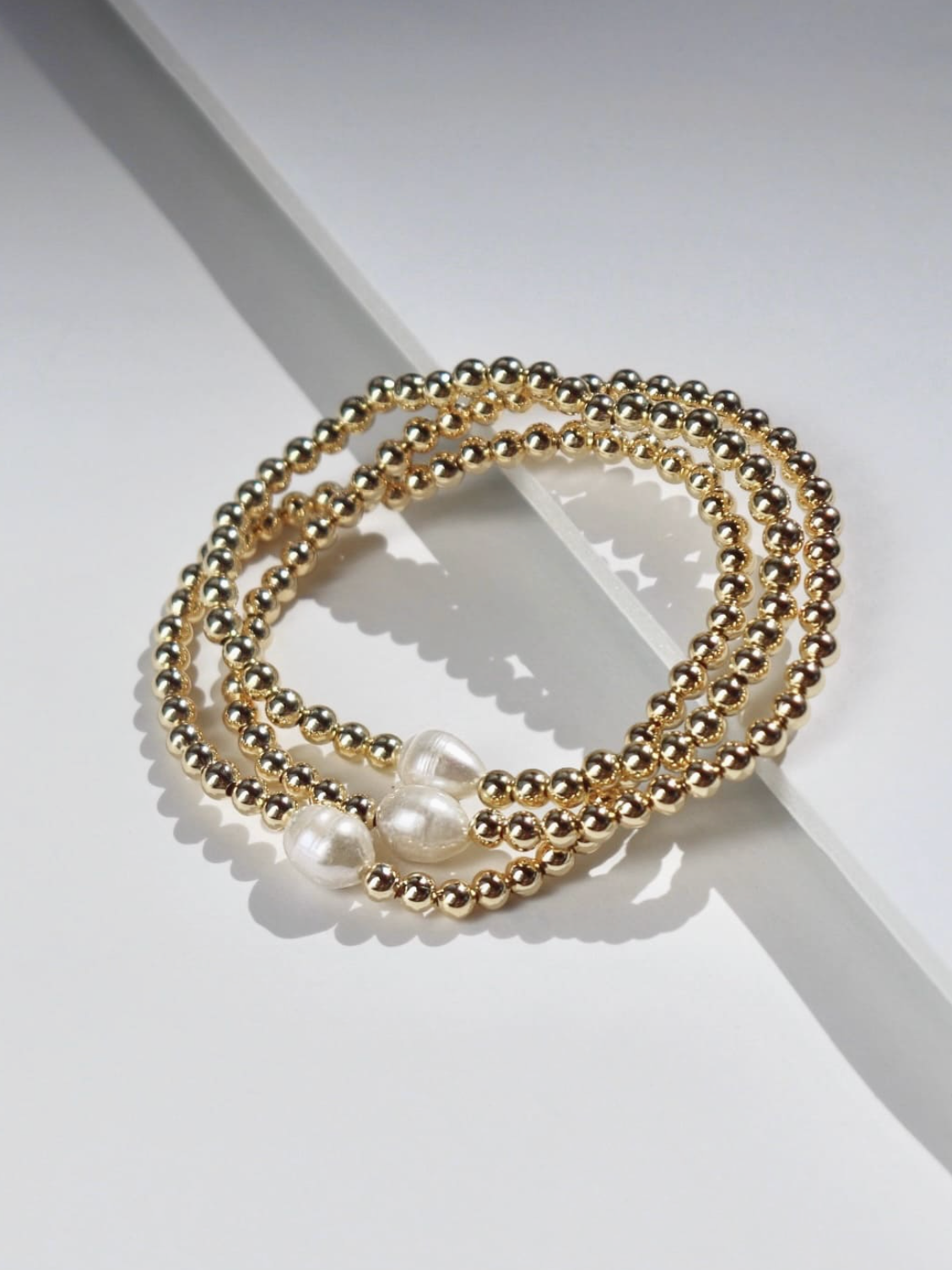 Single Pearl Stretchy Beaded Bracelet - 14 kt Gold Fill - Kaylie Dawn