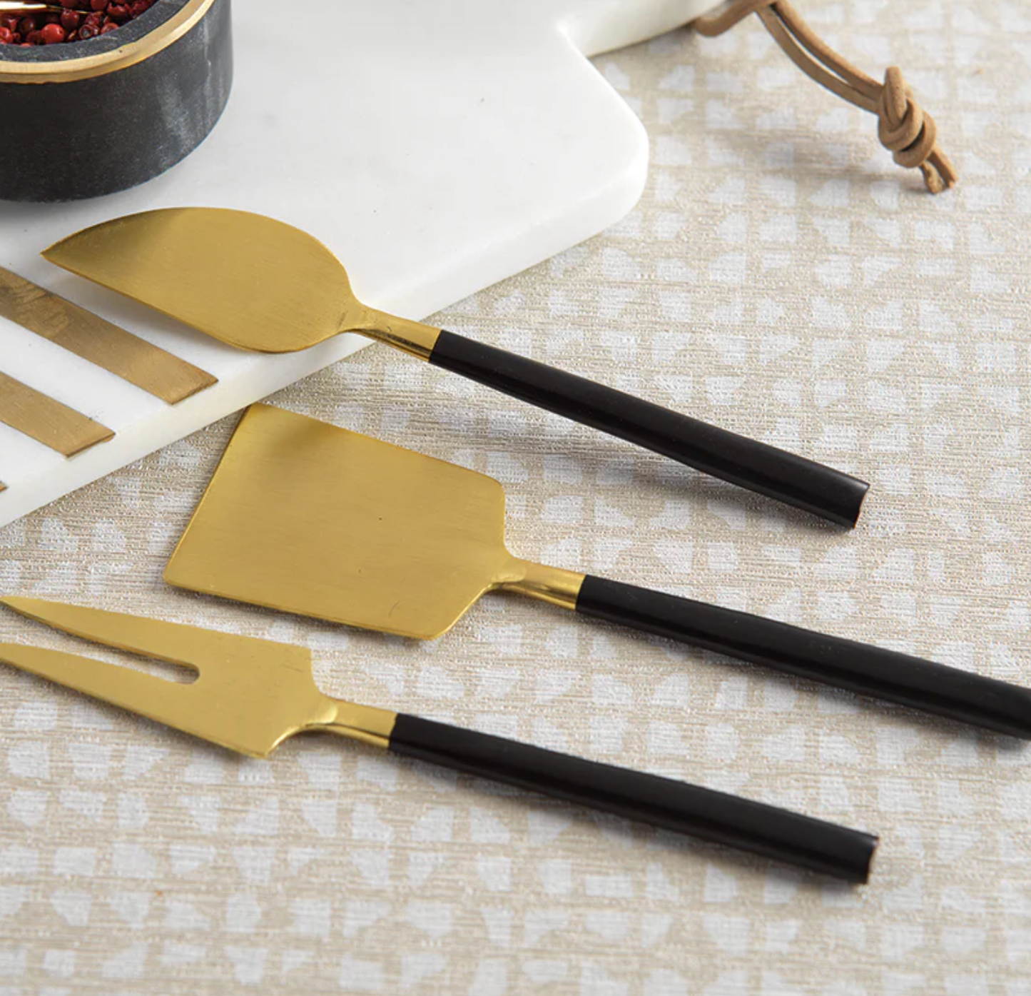 Maxfield Cheese Set - Black / Matt Gold